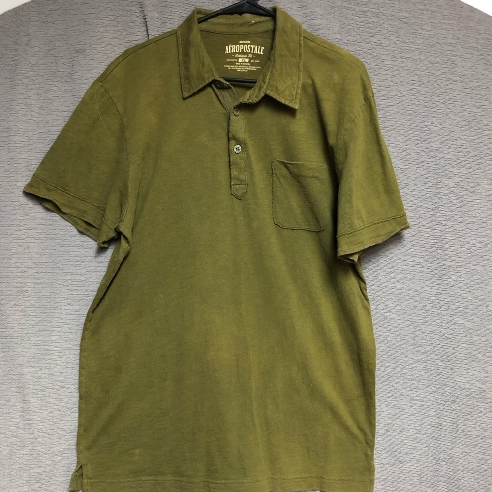 AéRopostale XL polo with the stressing around button placket and sleeve